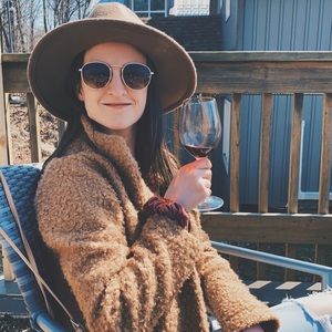 Meet your Posher, Enya